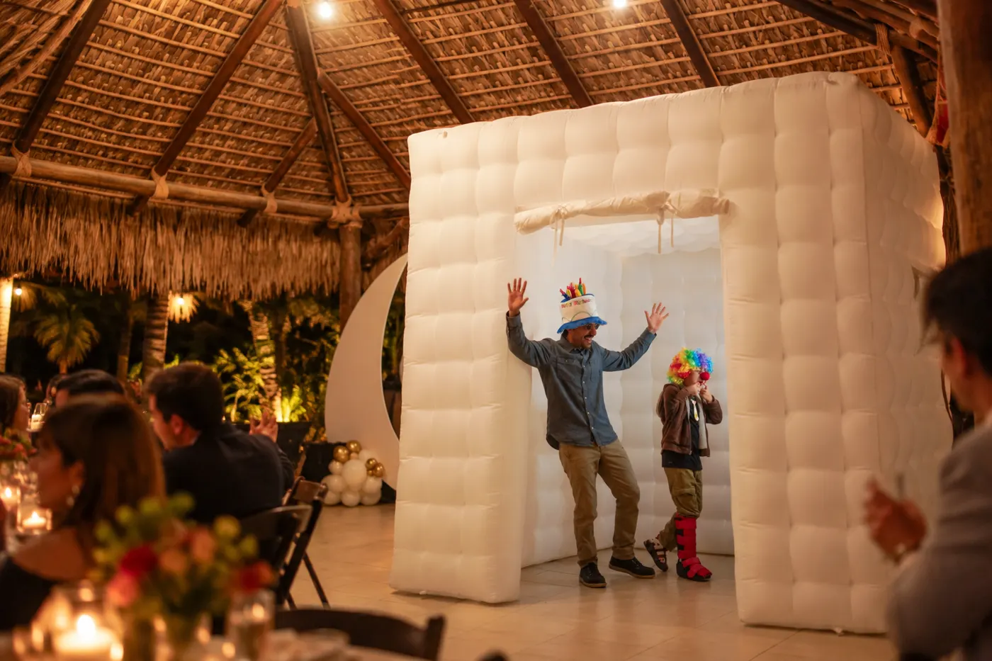 Cabina Baja Booth en el venue